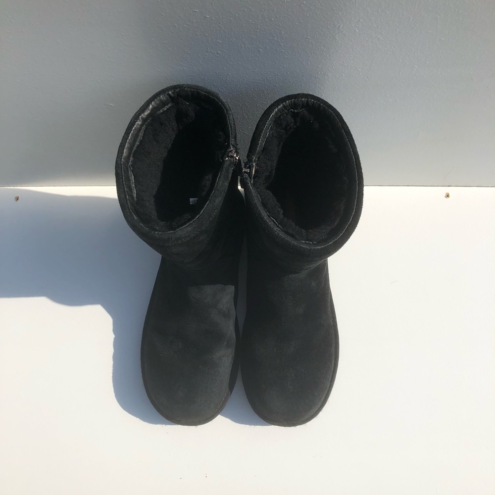UGG Roslyn Black Suede Boot, Side Zipper, Size 10